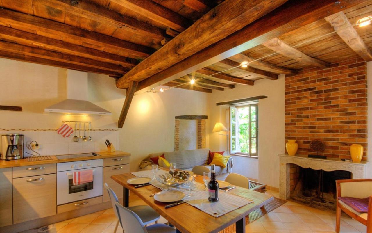 Apartment De Charme Au Coeur D'un Village Authentique - A 22 Kms De L'aeroport D'ajaccio Et Des Plages - Clim - Jacuzzi - Billard - Randonnee - Riviere - Detente *