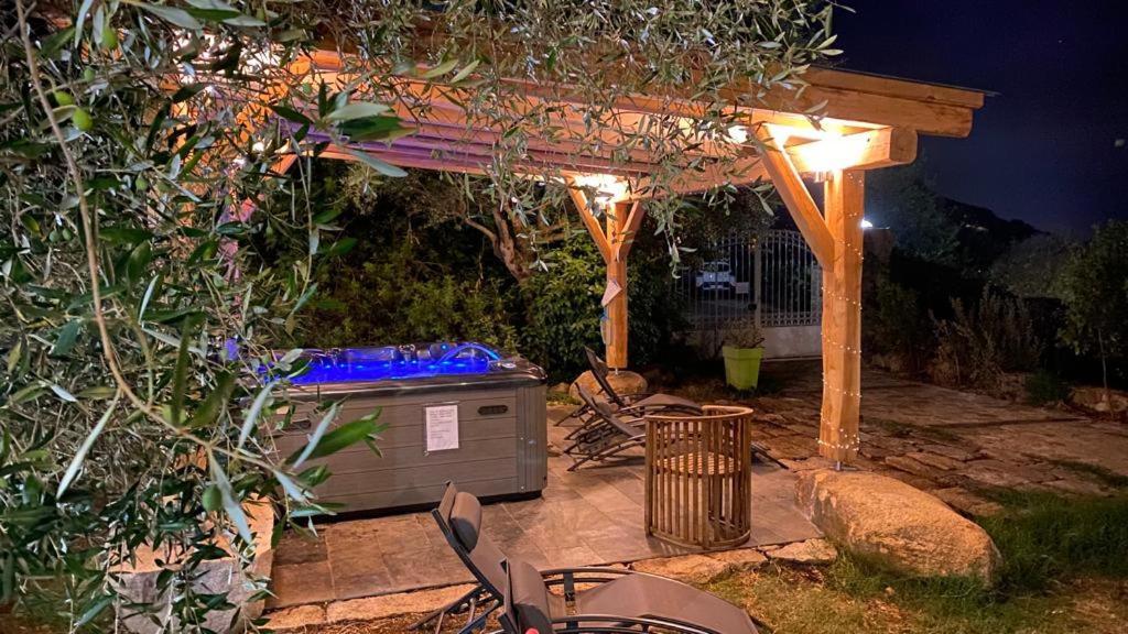 Apartment De Charme Au Coeur D'un Village Authentique - A 22 Kms De L'aeroport D'ajaccio Et Des Plages - Clim - Jacuzzi - Billard - Randonnee - Riviere - Detente *