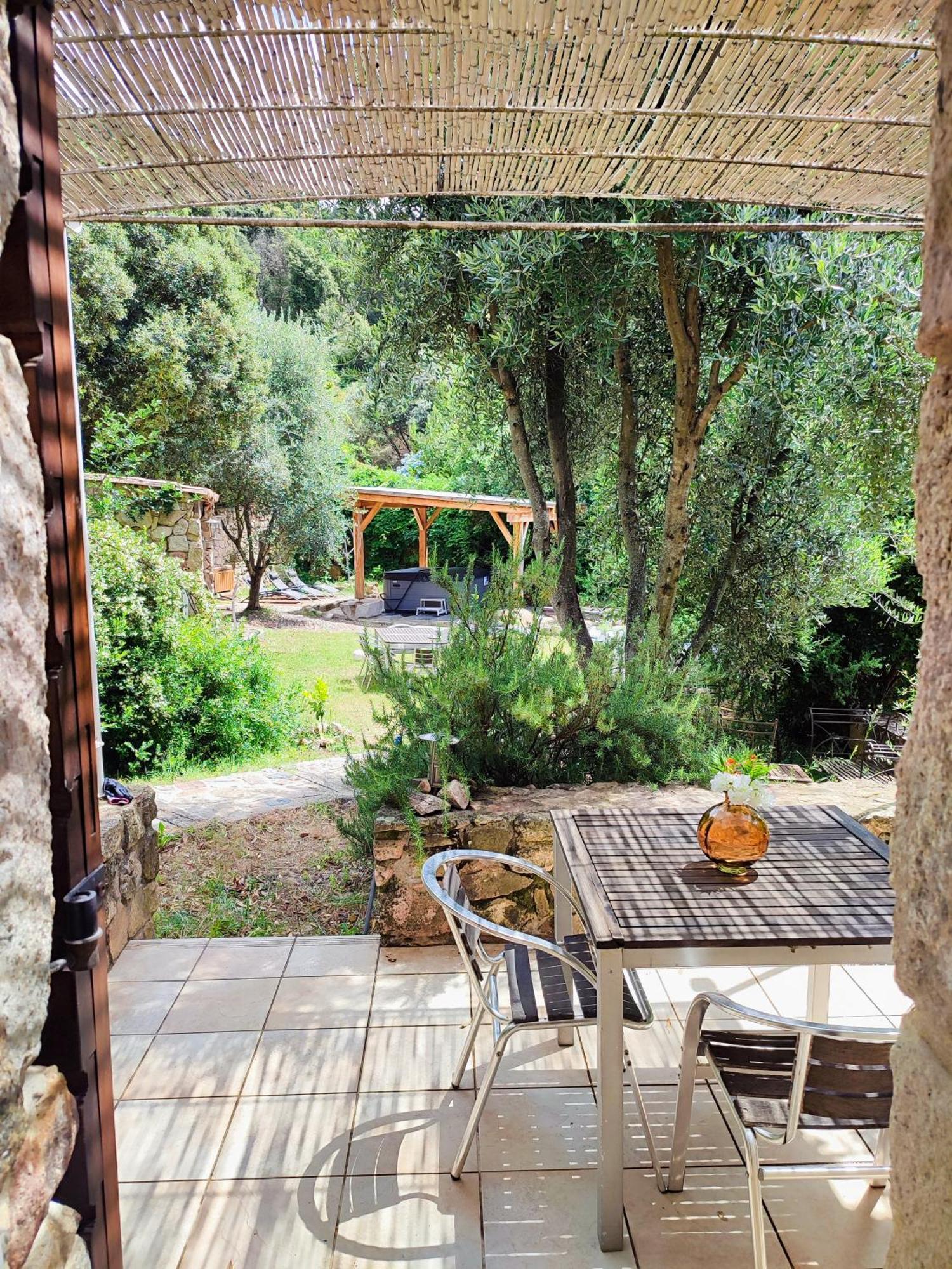 Apartment Entre & Maquis, L'ame De La Corse En De Charme Avec Jacuzzi, Proche Ajaccio *